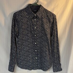 Chaps Women’s Dark Blue Floral Button Down Shirt, No Iron Size Medium